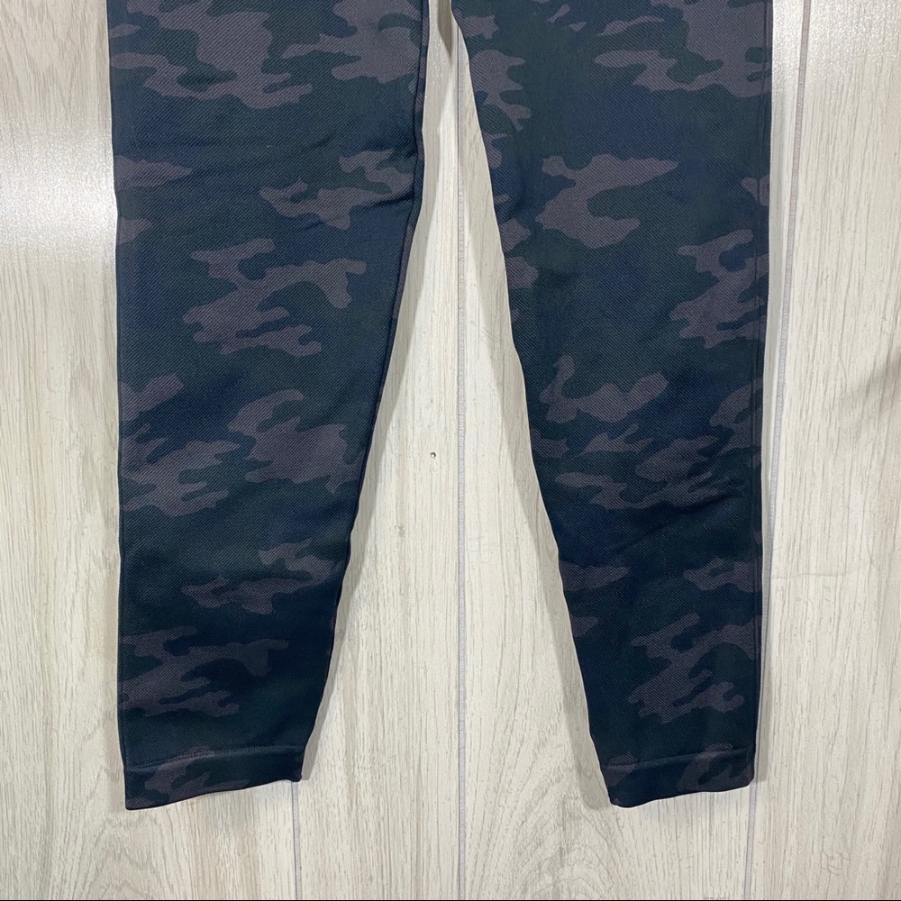 Spanx Look At Me Now Seamless Cropped Legging Camo size M Medium - Picture 6 of 11